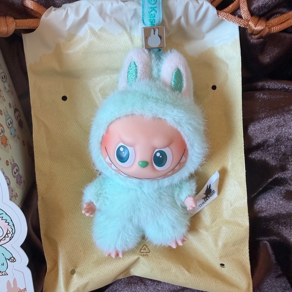 Labubu PIN FOR LOVE Letter “ I “ Key chain Charm light green color Pop Mart NEW - Picture 2 of 10
